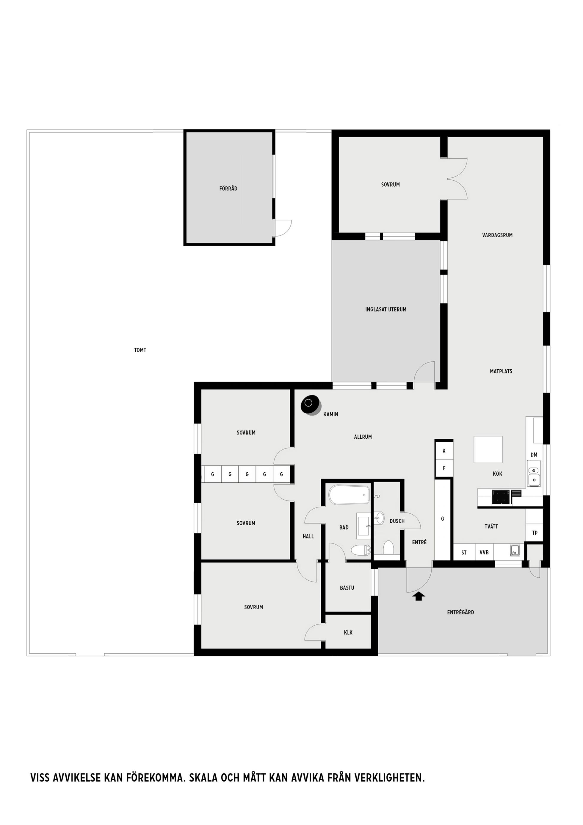Fint tillbyggt atriumhus med inglasat uterum, eldstad och bastu