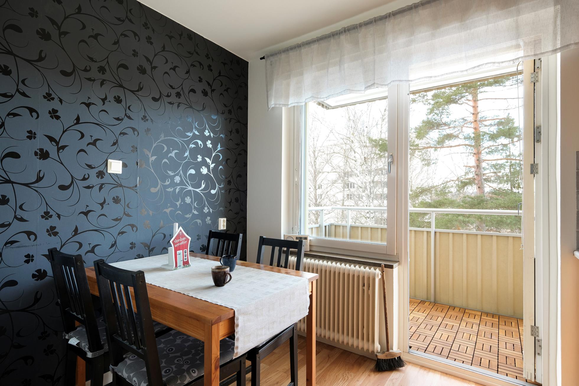 Välplanerad gavel-3:a med låg avgift och centralt läge