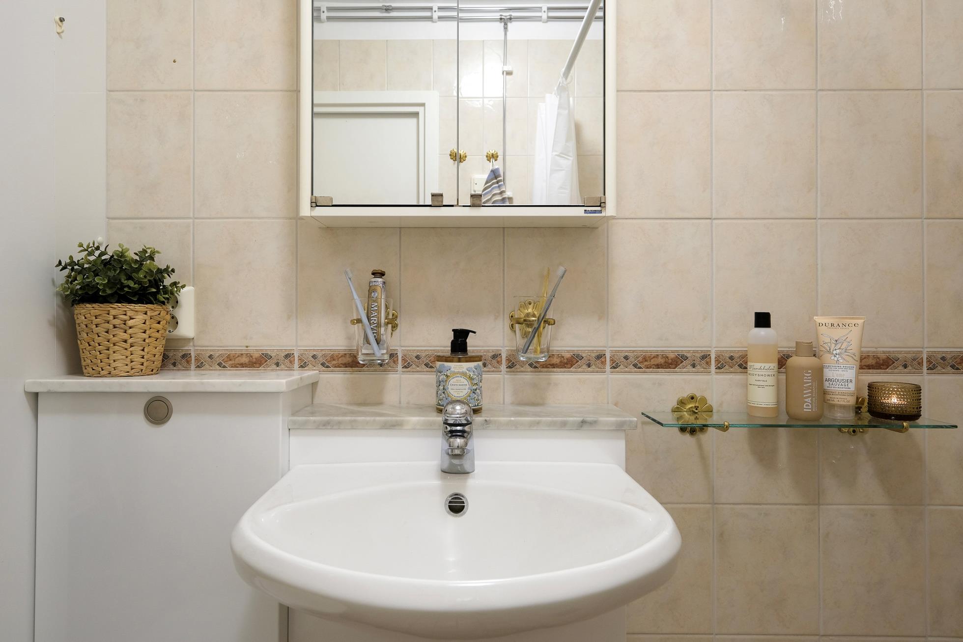 Välplanerad gavel-3:a med låg avgift och centralt läge