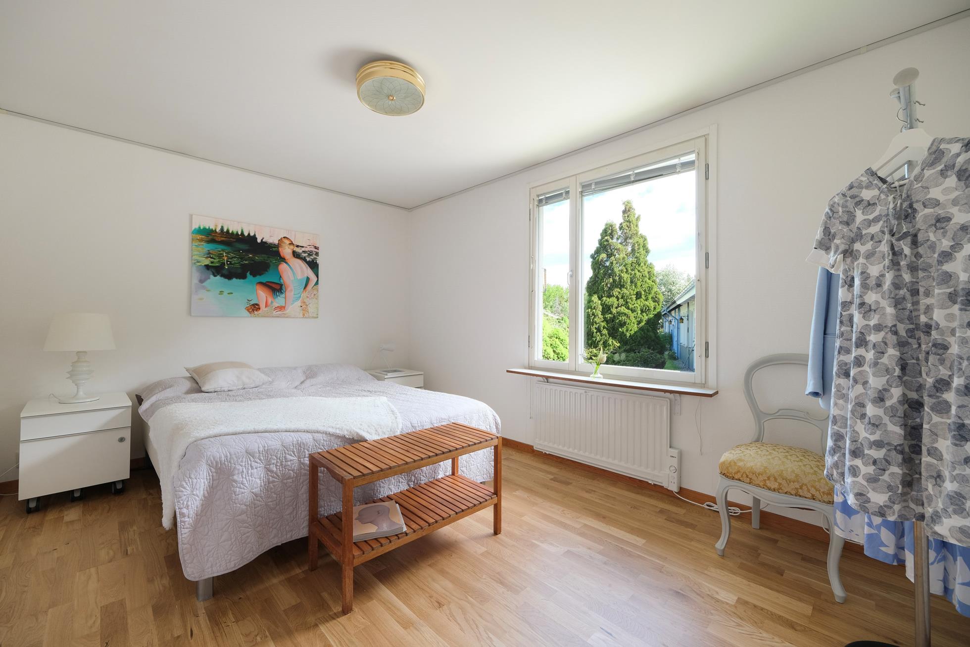 Äntligen är ett av få 1-plans gavelradhus på 89 kvm till salu!