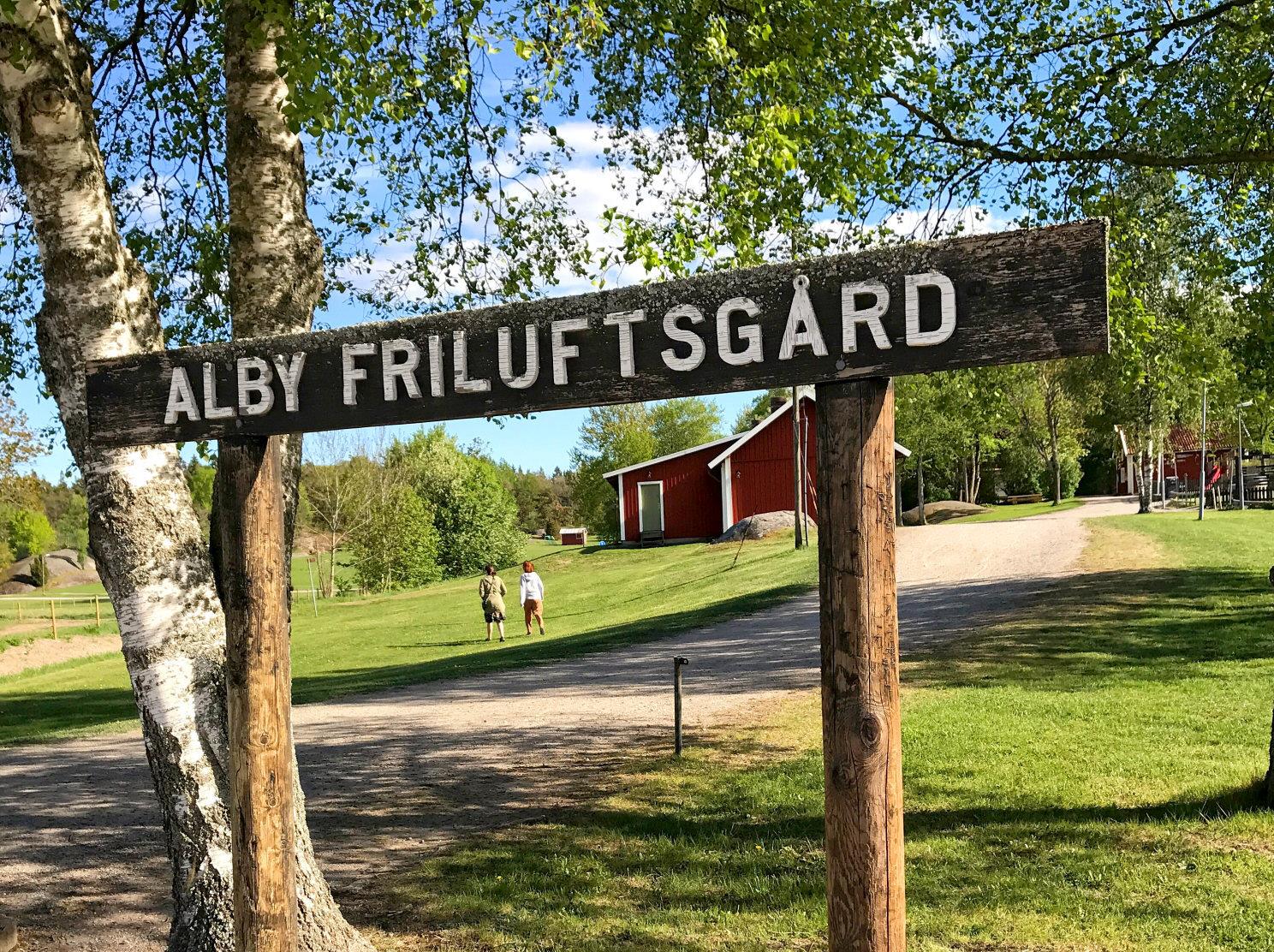 Äntligen är ett av få 1-plans gavelradhus på 89 kvm till salu!