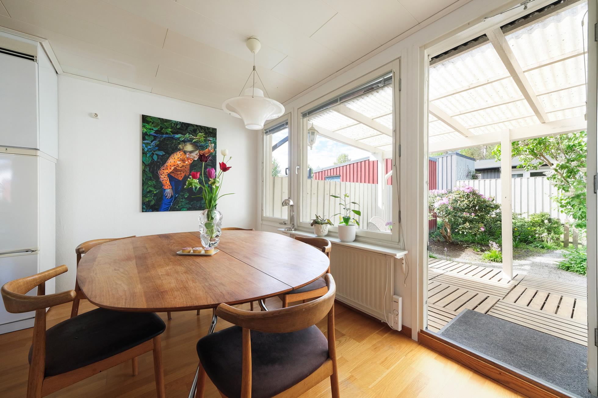 Äntligen är ett av få 1-plans gavelradhus på 89 kvm till salu!