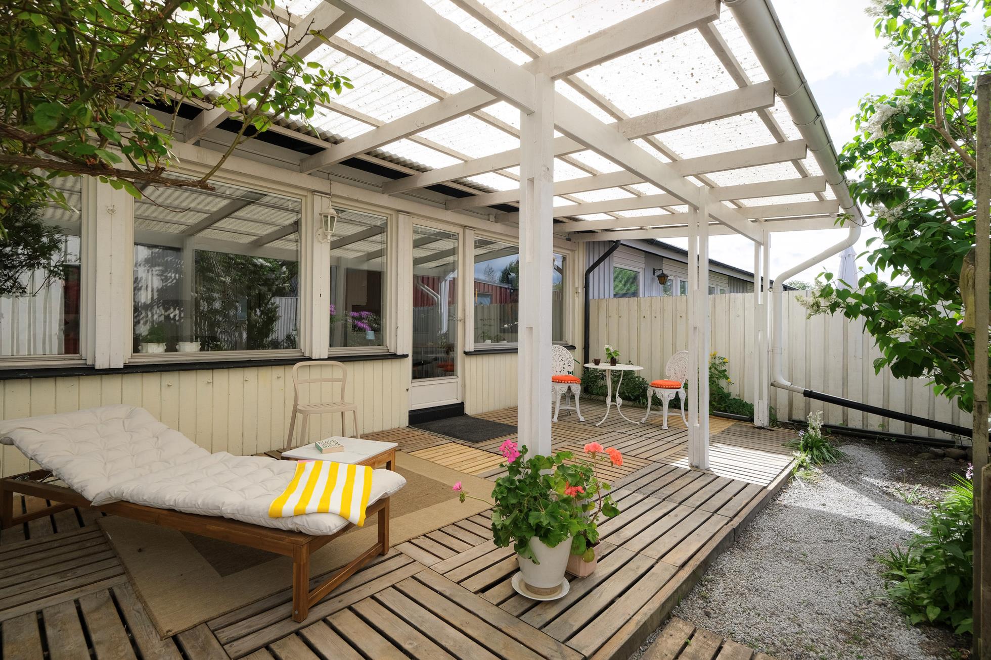 Äntligen är ett av få 1-plans gavelradhus på 89 kvm till salu!