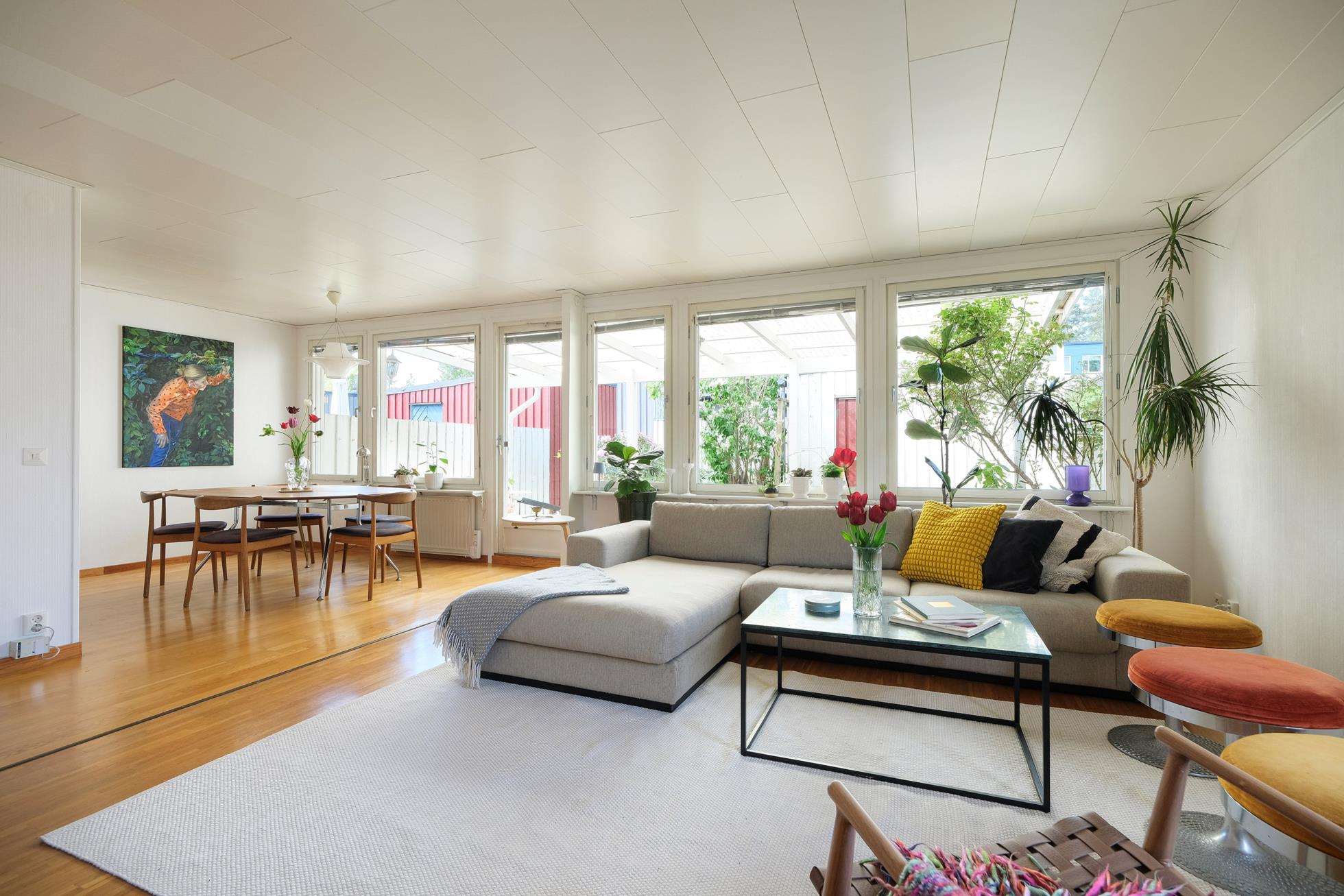 Äntligen är ett av få 1-plans gavelradhus på 89 kvm till salu!