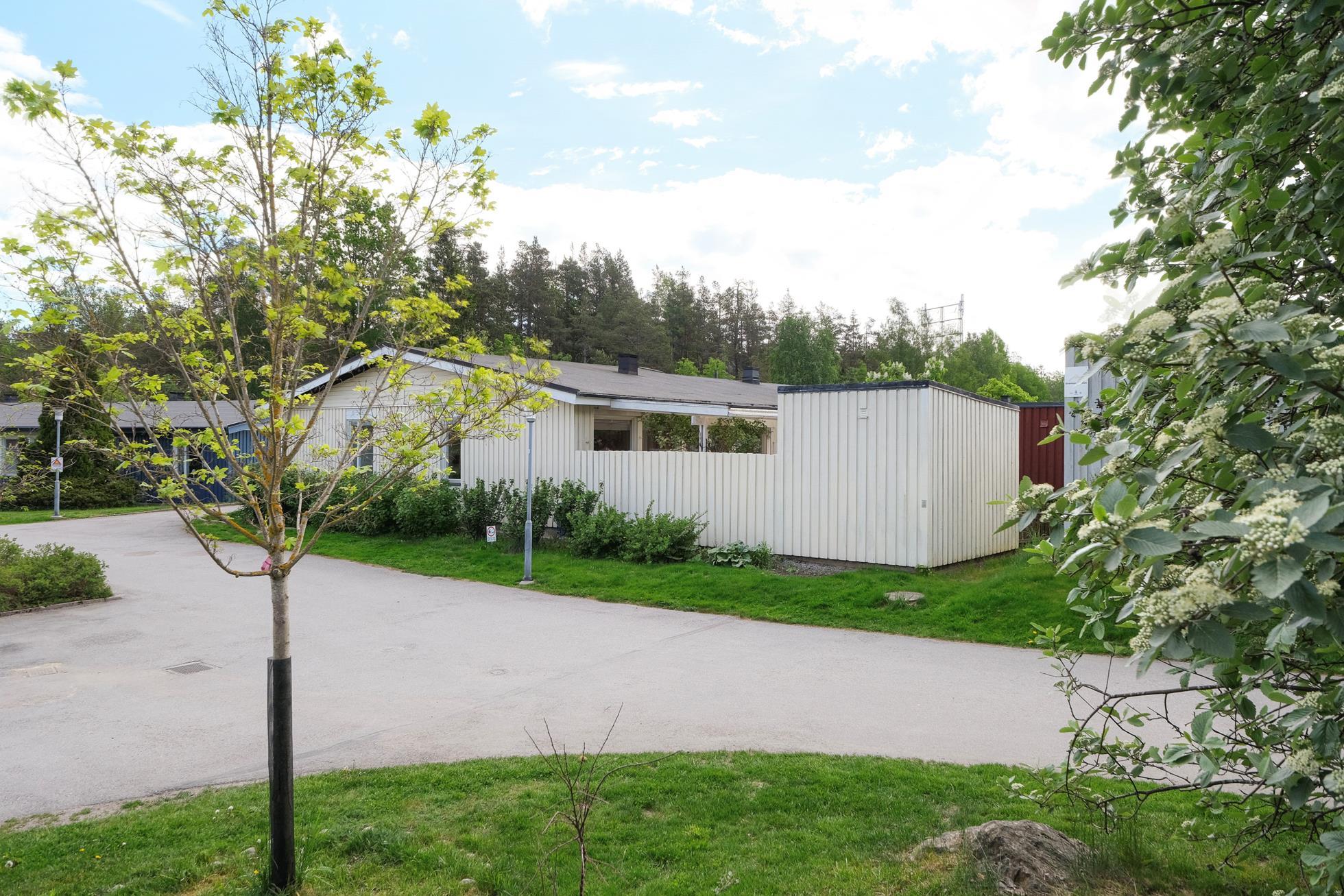 Äntligen är ett av få 1-plans gavelradhus på 89 kvm till salu!