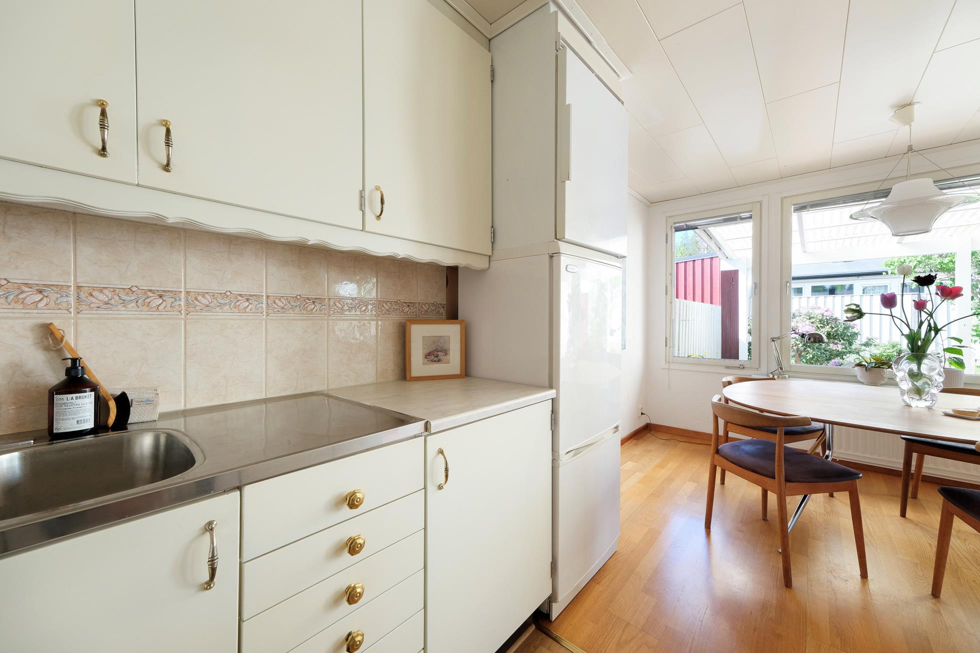 Äntligen är ett av få 1-plans gavelradhus på 89 kvm till salu!