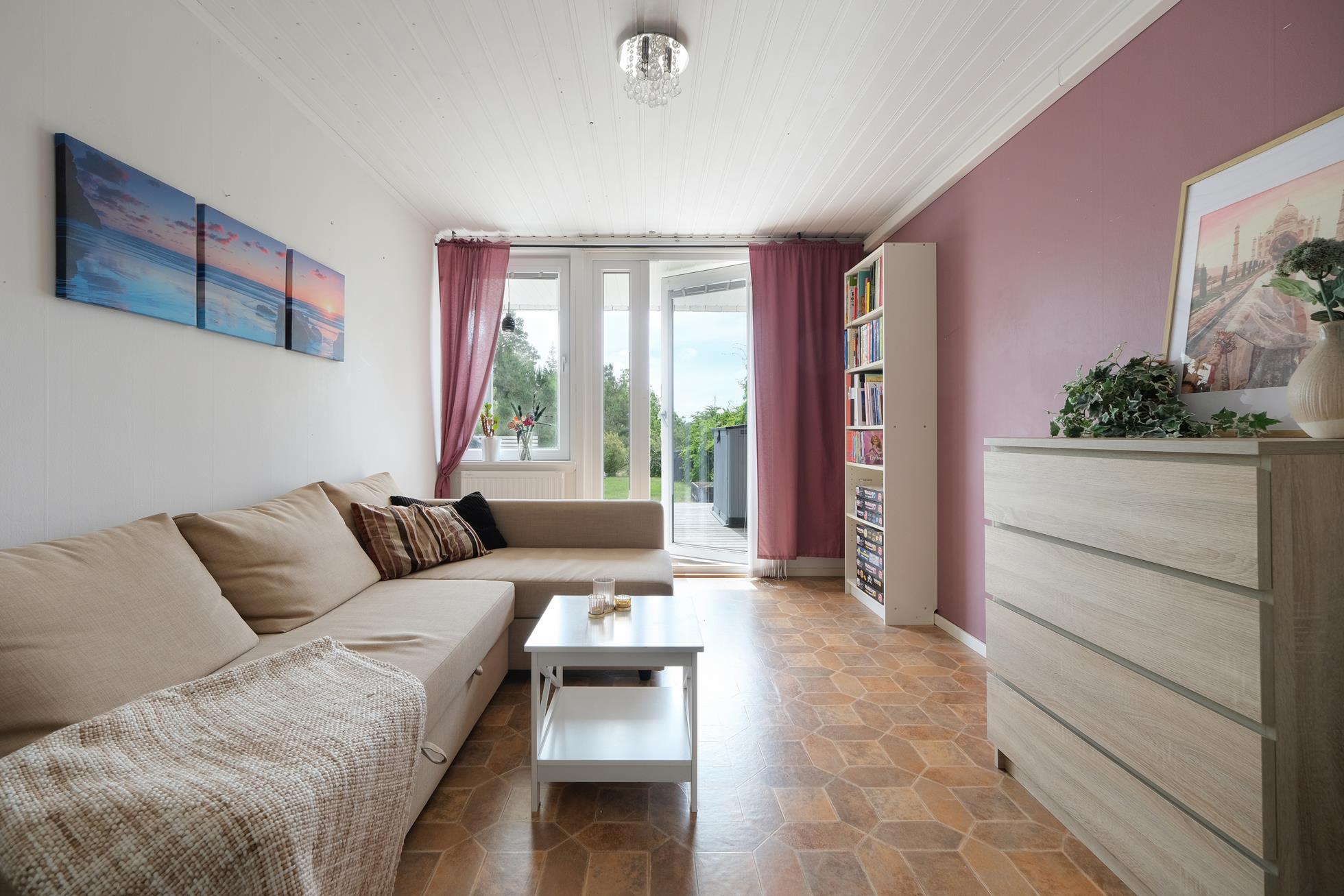 Fint renoverat radhus i ett underbart läge mot natur och sjö