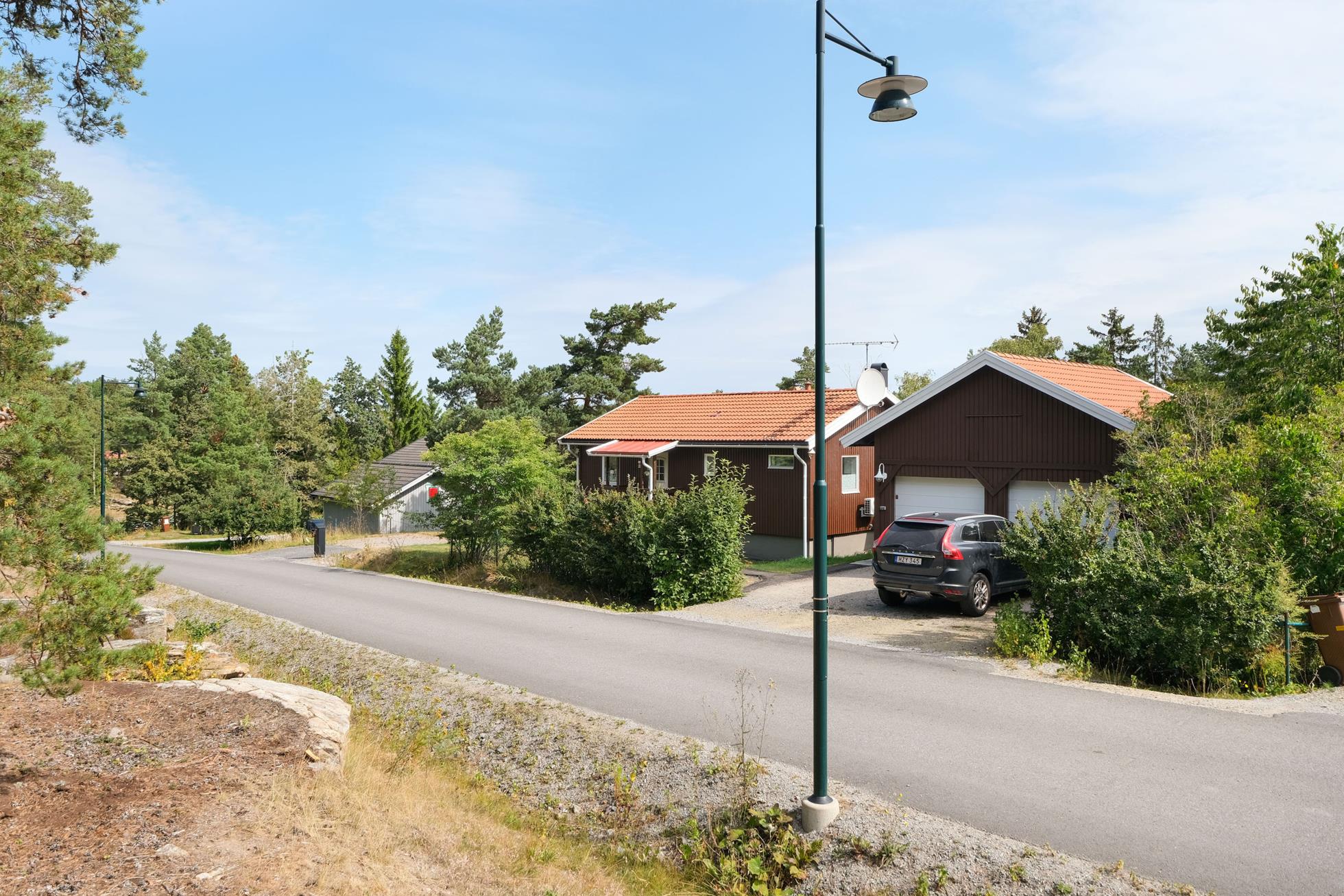 Mycket fin 1-plansvilla med öppen planlösning och naturskönt läge