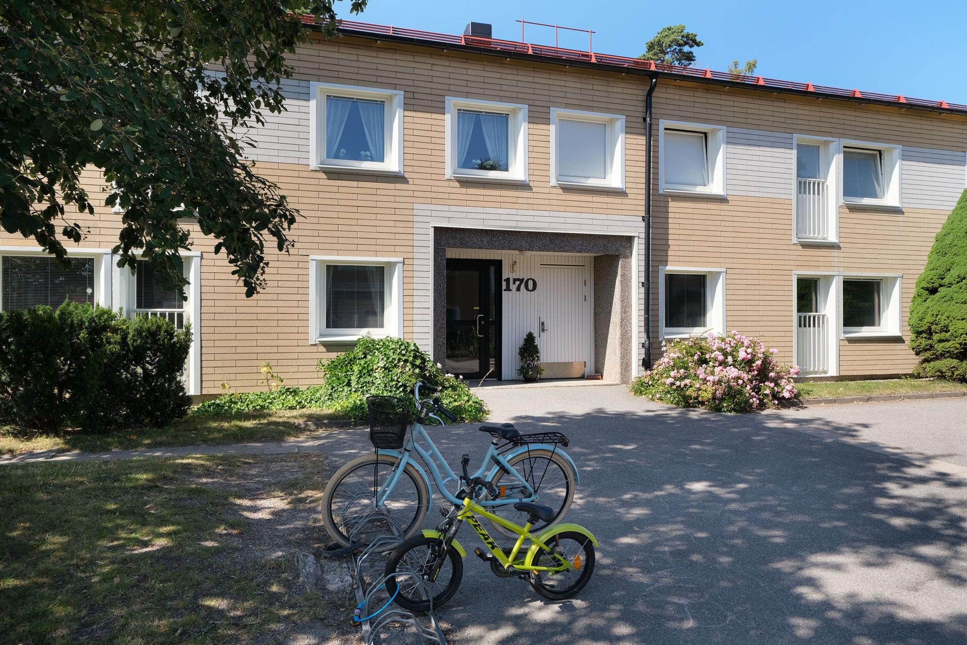 Fint renoverad 3/4:a i toppläge mot skogsbacke!