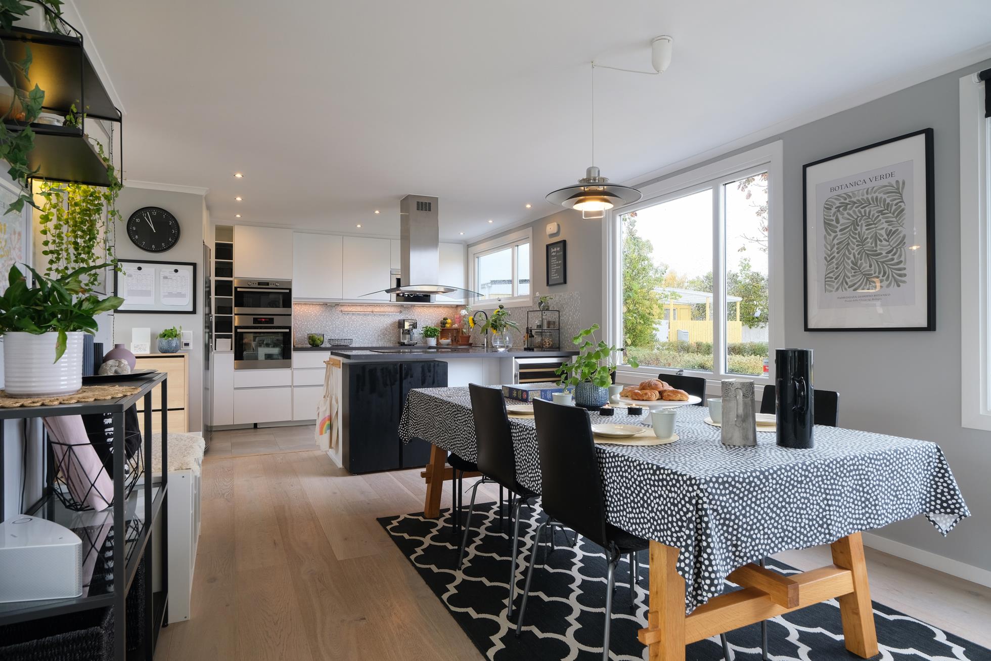 Totalrenoverat atriumhus i Krusbodas bästa läge!