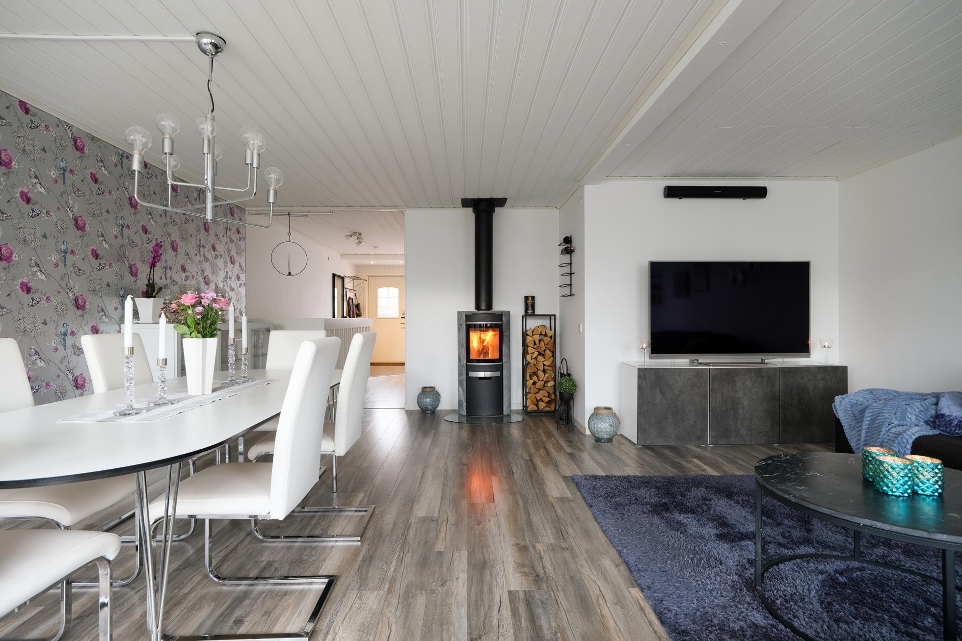 Fint renoverat radhus i underbart läge mot skogsallmänning